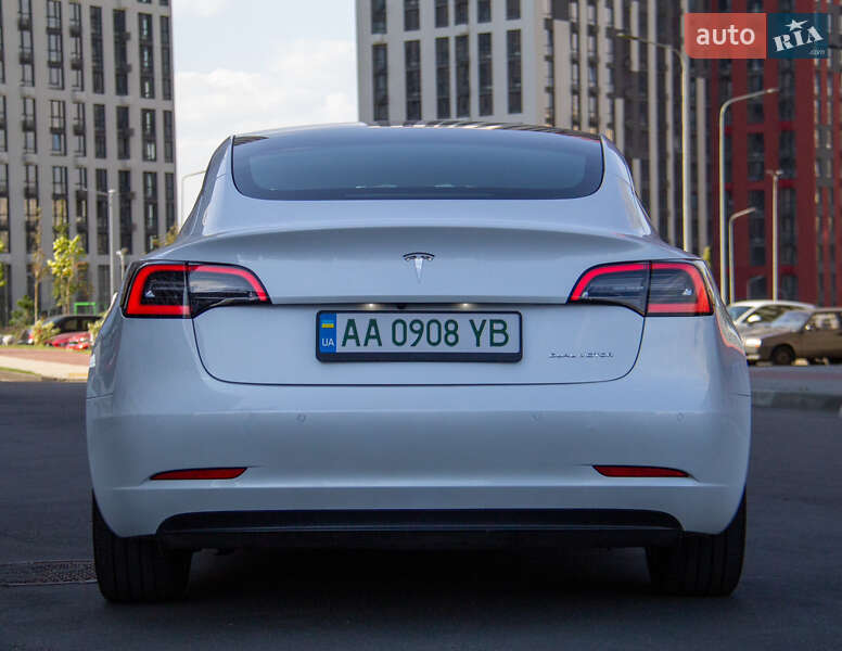 Седан Tesla Model 3 2021 в Києві