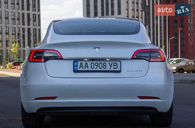 Седан Tesla Model 3 2021 в 