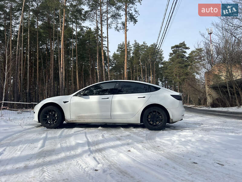 Седан Tesla Model 3 2021 в Києві