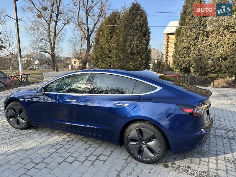 Седан Tesla Model 3 2019 в Львове