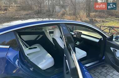 Седан Tesla Model 3 2019 в Львове