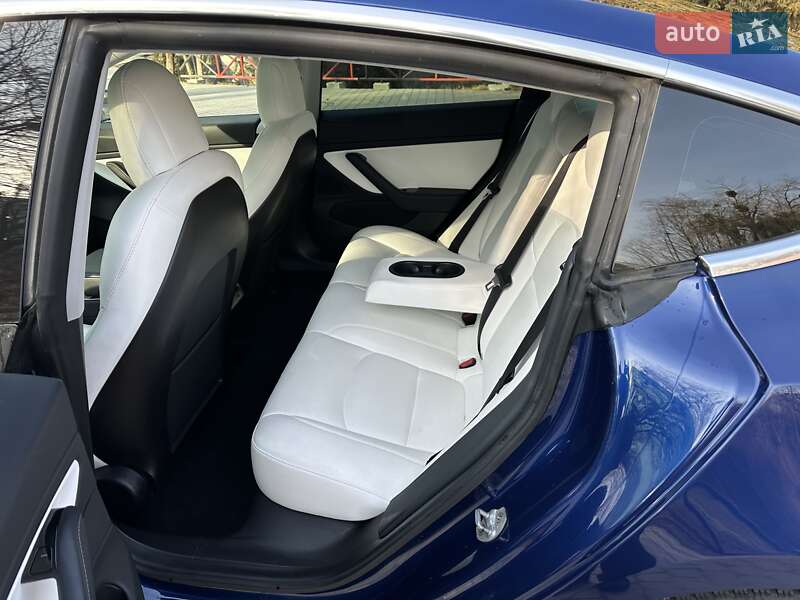 Седан Tesla Model 3 2019 в Львове