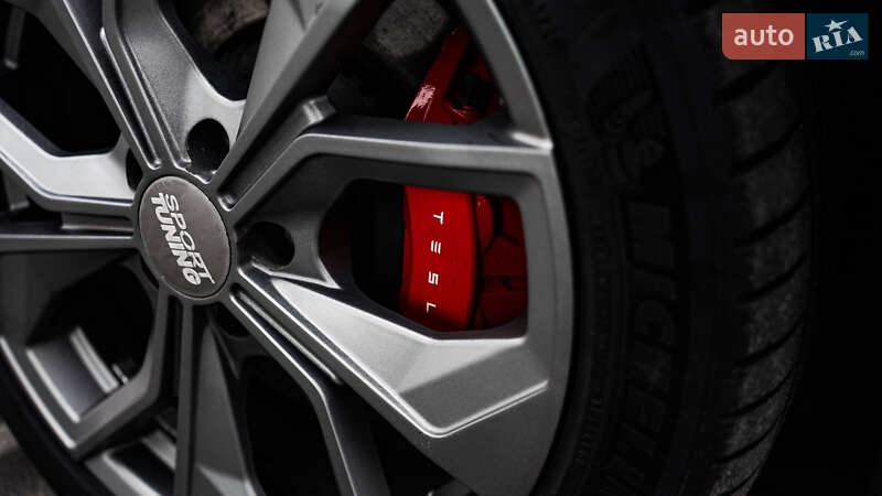 Седан Tesla Model 3 2018 в Львові