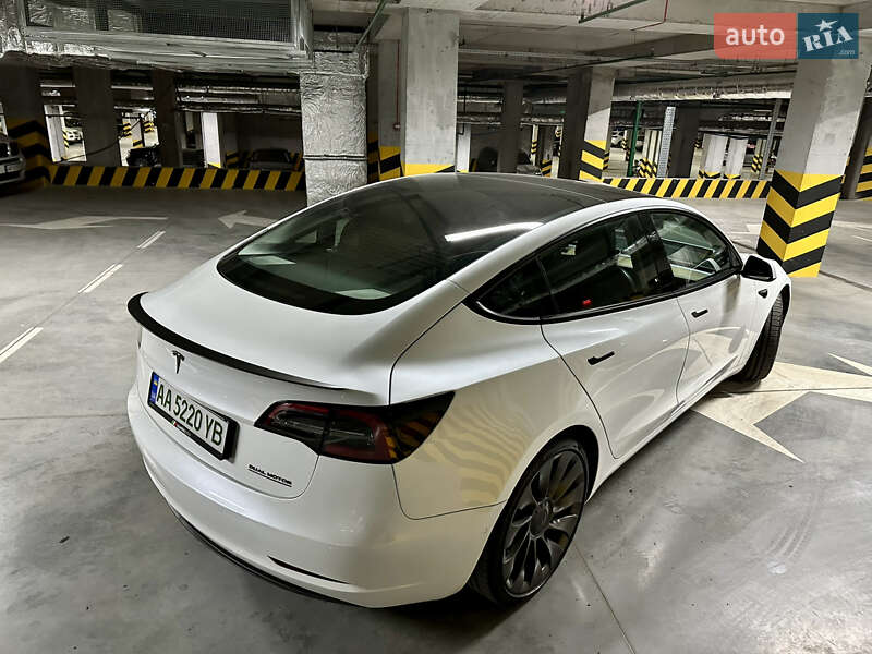 Седан Tesla Model 3 2021 в Києві