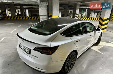 Седан Tesla Model 3 2021 в 