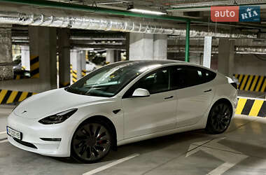 Седан Tesla Model 3 2021 в Киеве
