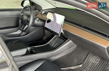 Седан Tesla Model 3 2020 в 