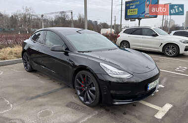 Седан Tesla Model 3 2020 в 