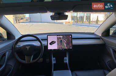 Седан Tesla Model 3 2019 в Ровно