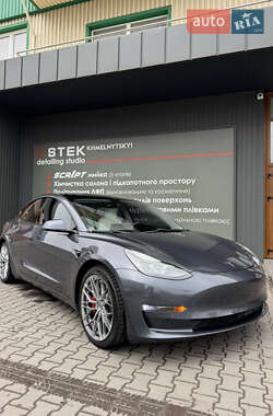 Седан Tesla Model 3 2022 в 