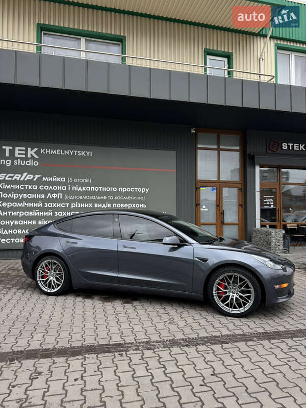 Седан Tesla Model 3 2022 в Києві