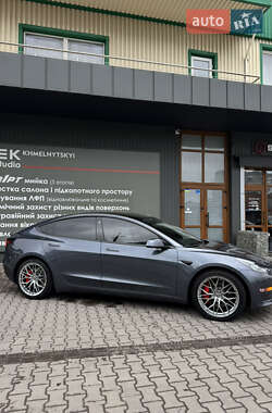 Седан Tesla Model 3 2022 в 