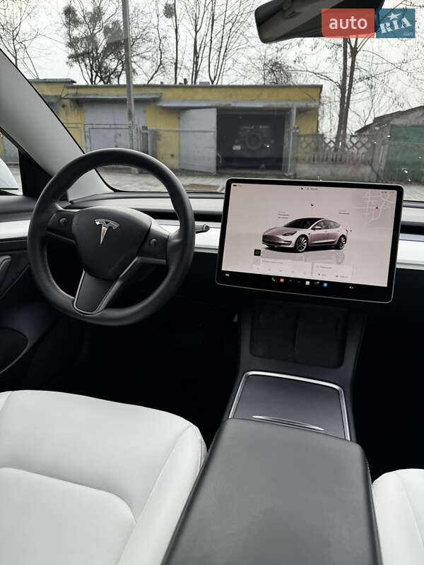 Седан Tesla Model 3 2022 в Львове
