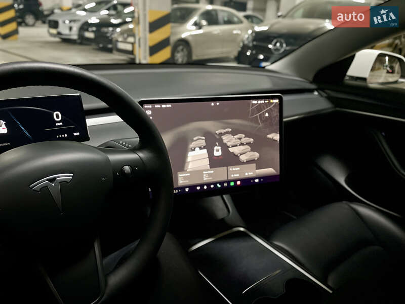 Седан Tesla Model 3 2021 в Києві