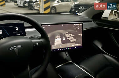 Седан Tesla Model 3 2021 в 