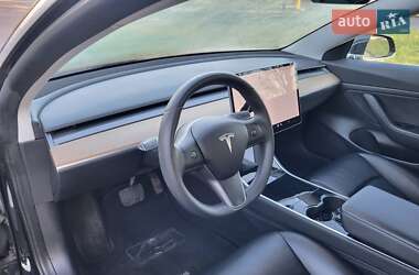 Седан Tesla Model 3 2020 в Ровно