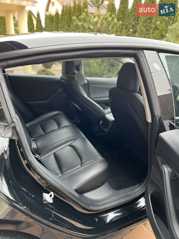 Седан Tesla Model 3 2018 в Киеве