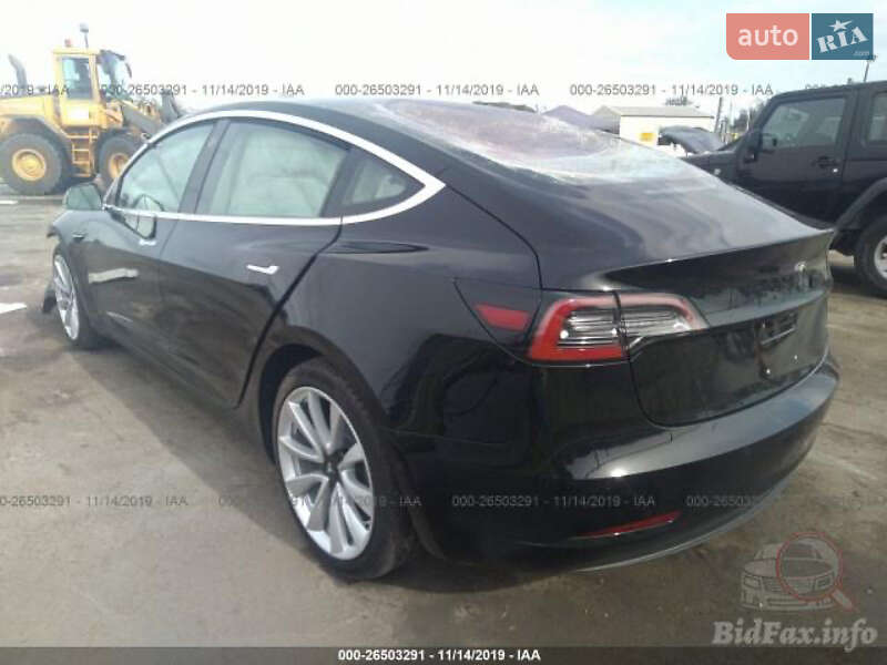 Седан Tesla Model 3 2018 в Киеве