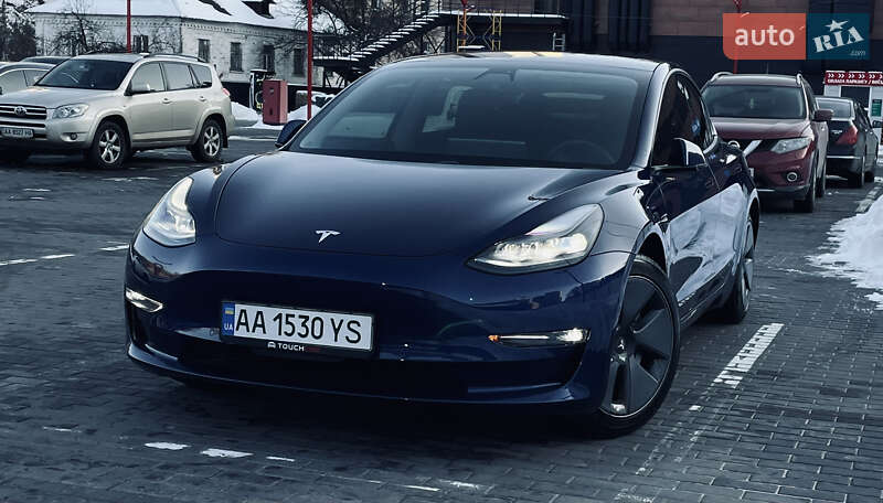 Седан Tesla Model 3 2021 в Киеве