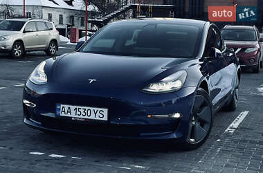 Седан Tesla Model 3 2021 в 