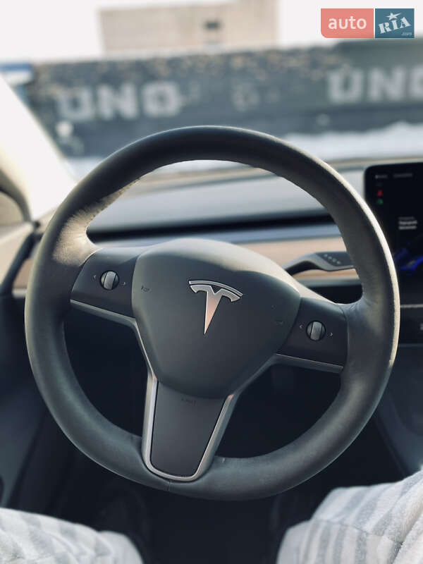 Седан Tesla Model 3 2021 в Киеве