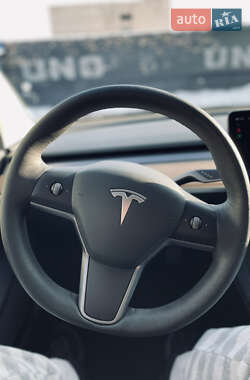 Седан Tesla Model 3 2021 в 