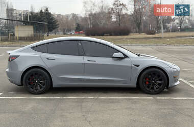 Седан Tesla Model 3 2022 в 