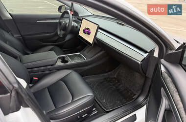 Седан Tesla Model 3 2022 в 