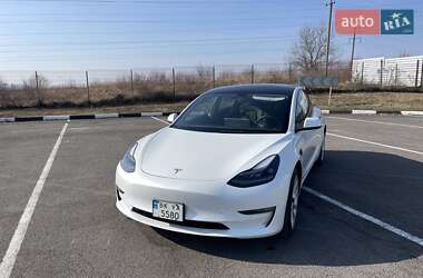 Седан Tesla Model 3 2022 в Ровно