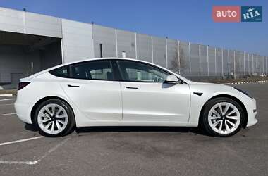 Седан Tesla Model 3 2022 в Ровно