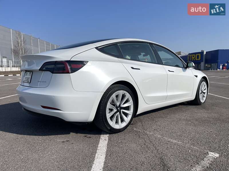 Седан Tesla Model 3 2022 в Ровно