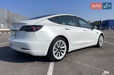 Седан Tesla Model 3 2022 в Ровно