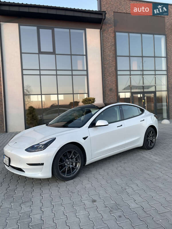 Седан Tesla Model 3 2023 в Тернополе