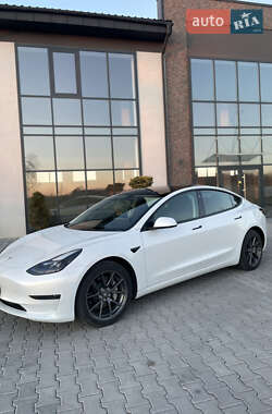 Седан Tesla Model 3 2023 в 