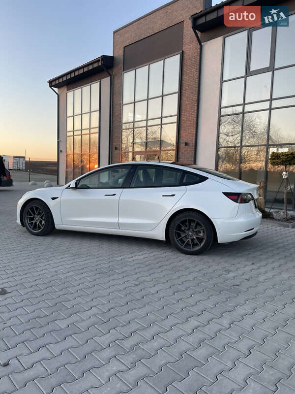 Седан Tesla Model 3 2023 в Тернополе