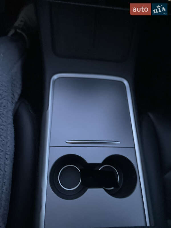 Седан Tesla Model 3 2023 в Тернополе