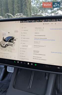 Седан Tesla Model 3 2022 в 