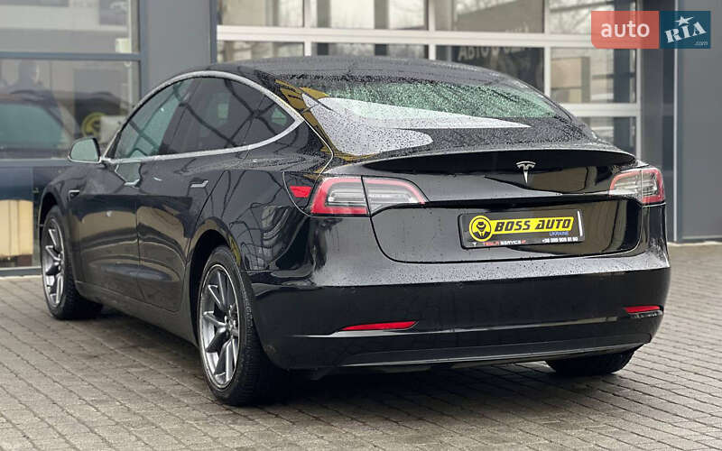 Седан Tesla Model 3 2019 в Івано-Франківську