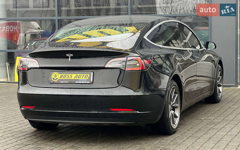 Седан Tesla Model 3 2019 в Івано-Франківську