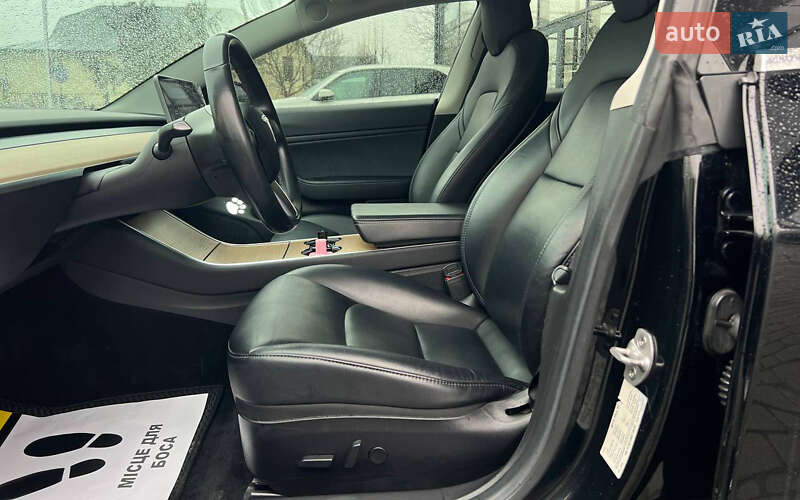 Седан Tesla Model 3 2019 в Івано-Франківську