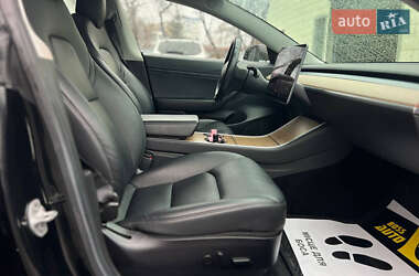 Седан Tesla Model 3 2019 в 
