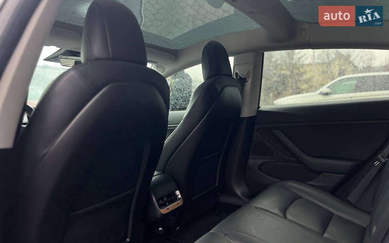Седан Tesla Model 3 2019 в Івано-Франківську