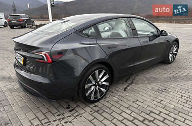 Седан Tesla Model 3 2023 в 