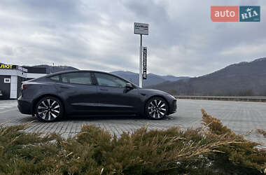 Седан Tesla Model 3 2023 в 