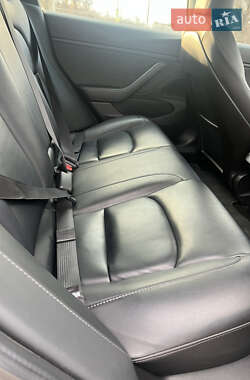 Седан Tesla Model 3 2019 в 