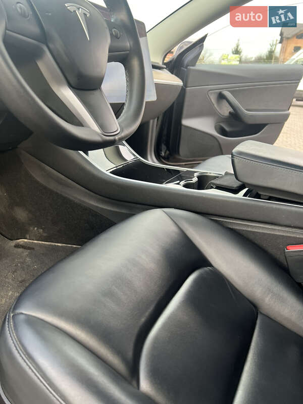 Седан Tesla Model 3 2019 в Львові