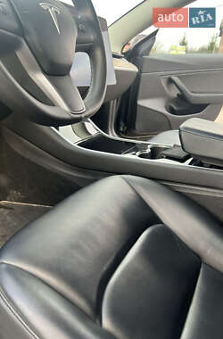 Седан Tesla Model 3 2019 в 