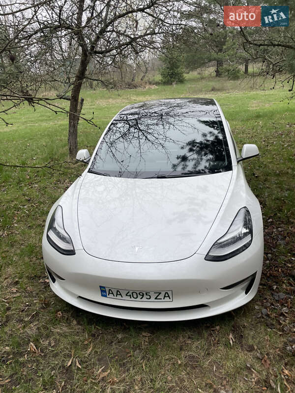 Седан Tesla Model 3 2019 в Чернигове