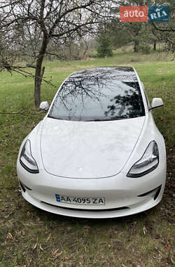 Седан Tesla Model 3 2019 в 