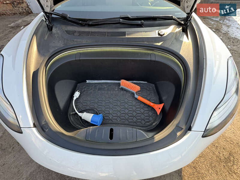 Седан Tesla Model 3 2019 в Чернигове